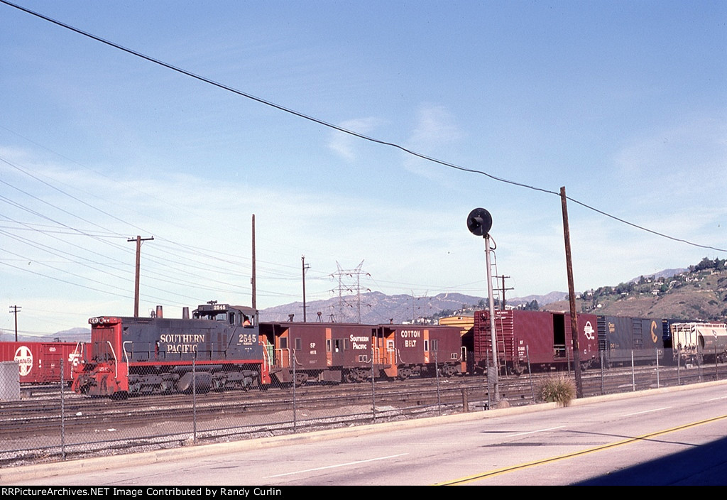 SP 2545 working Taylor Yard